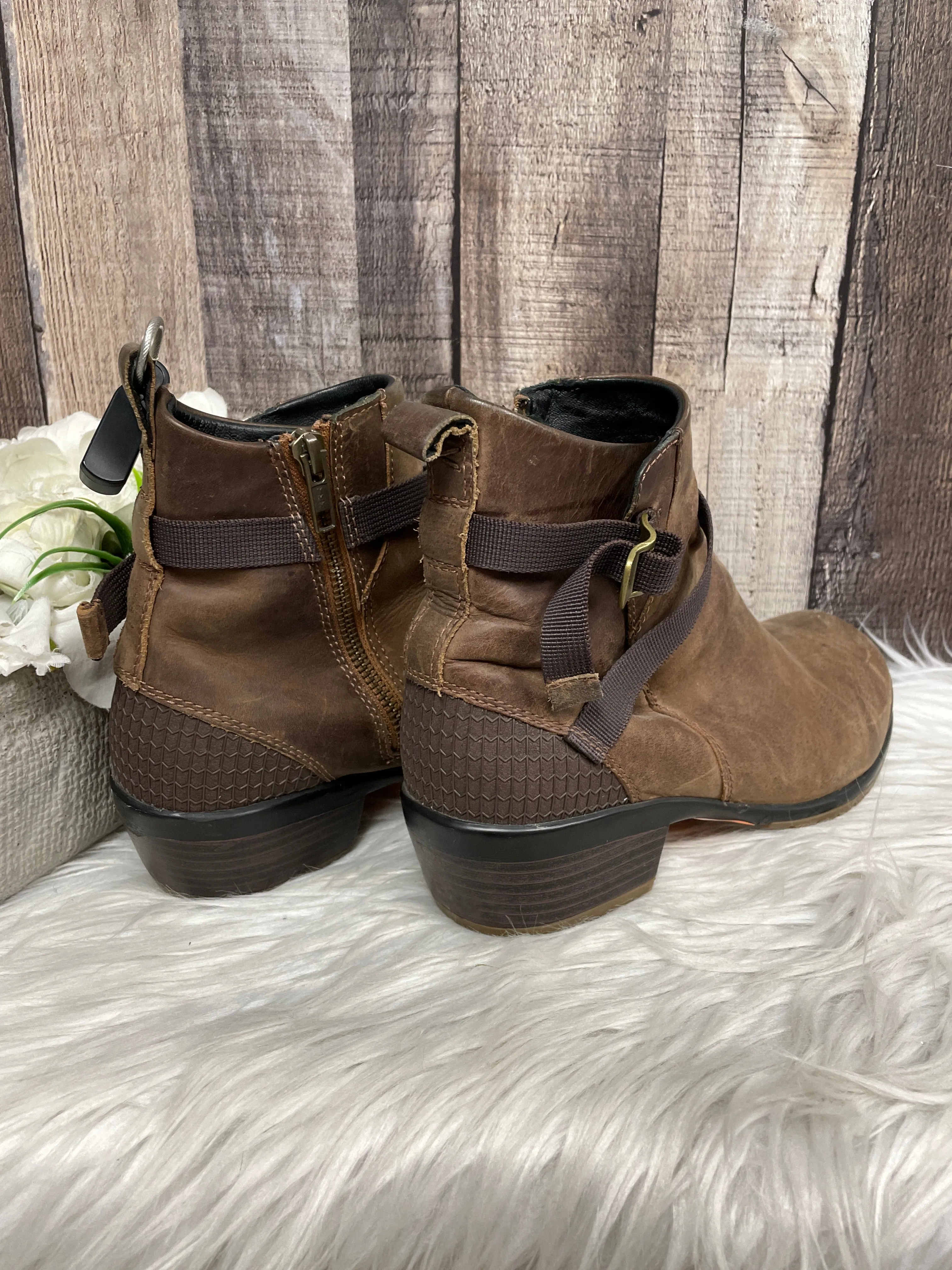 Boots Ankle Heels By Keen  Size: 7