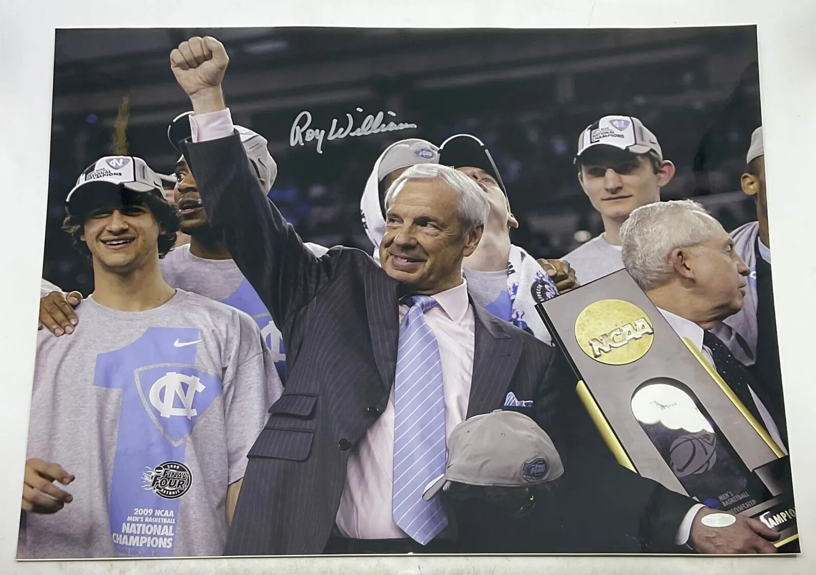 College Tar Heels -Roy Williams Signed 16x20 North Carolina Tar Heels Championship