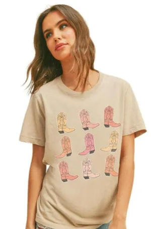 COWBOY BOOTS TEE - TAN