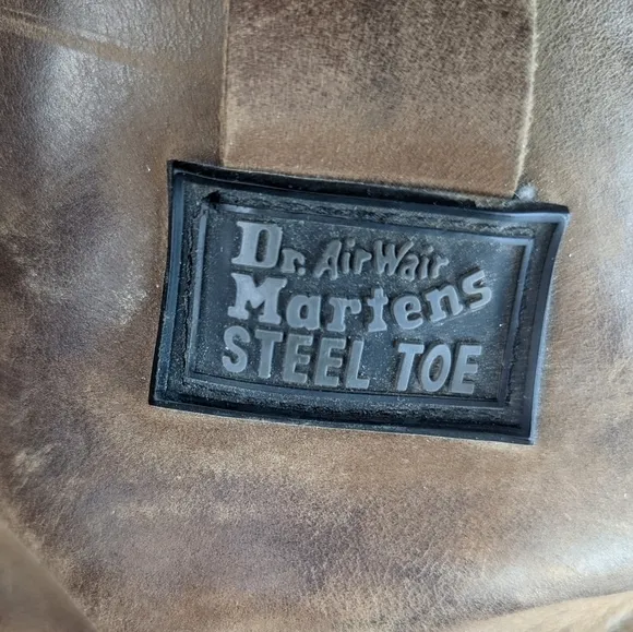 Dr. Martens Mens Icon 2295 Steel Toe Brown Leather Boot Sz 10. Cracked and scuff