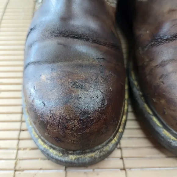 Dr. Martens Mens Icon 2295 Steel Toe Brown Leather Boot Sz 10. Cracked and scuff