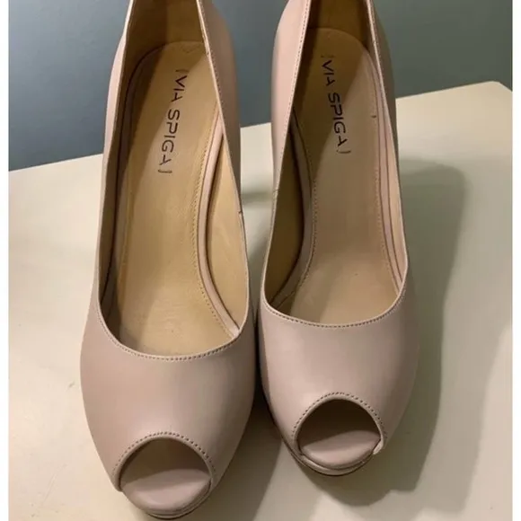 EUC Via Spiga‎ Brandy nude leather peep toe pumps heels 9M