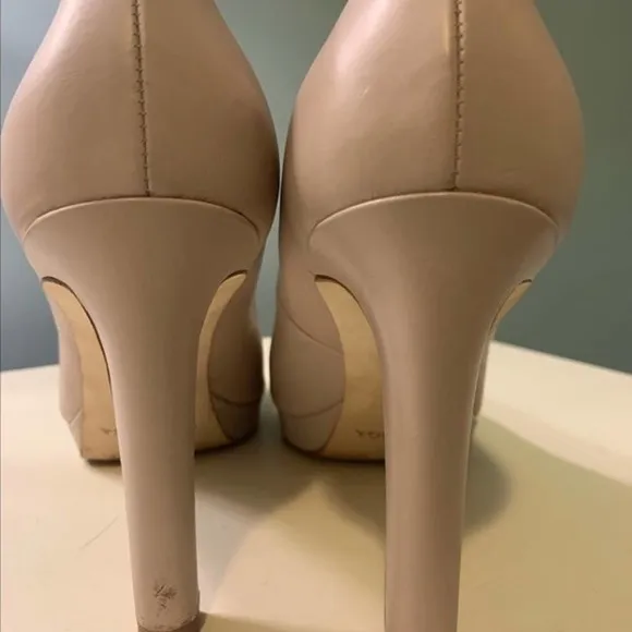 EUC Via Spiga‎ Brandy nude leather peep toe pumps heels 9M