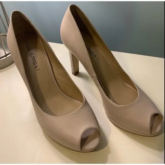 EUC Via Spiga‎ Brandy nude leather peep toe pumps heels 9M