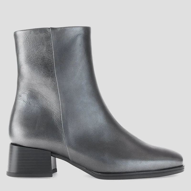 G32.920 - SILVER LEATHER