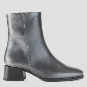 G32.920 - SILVER LEATHER