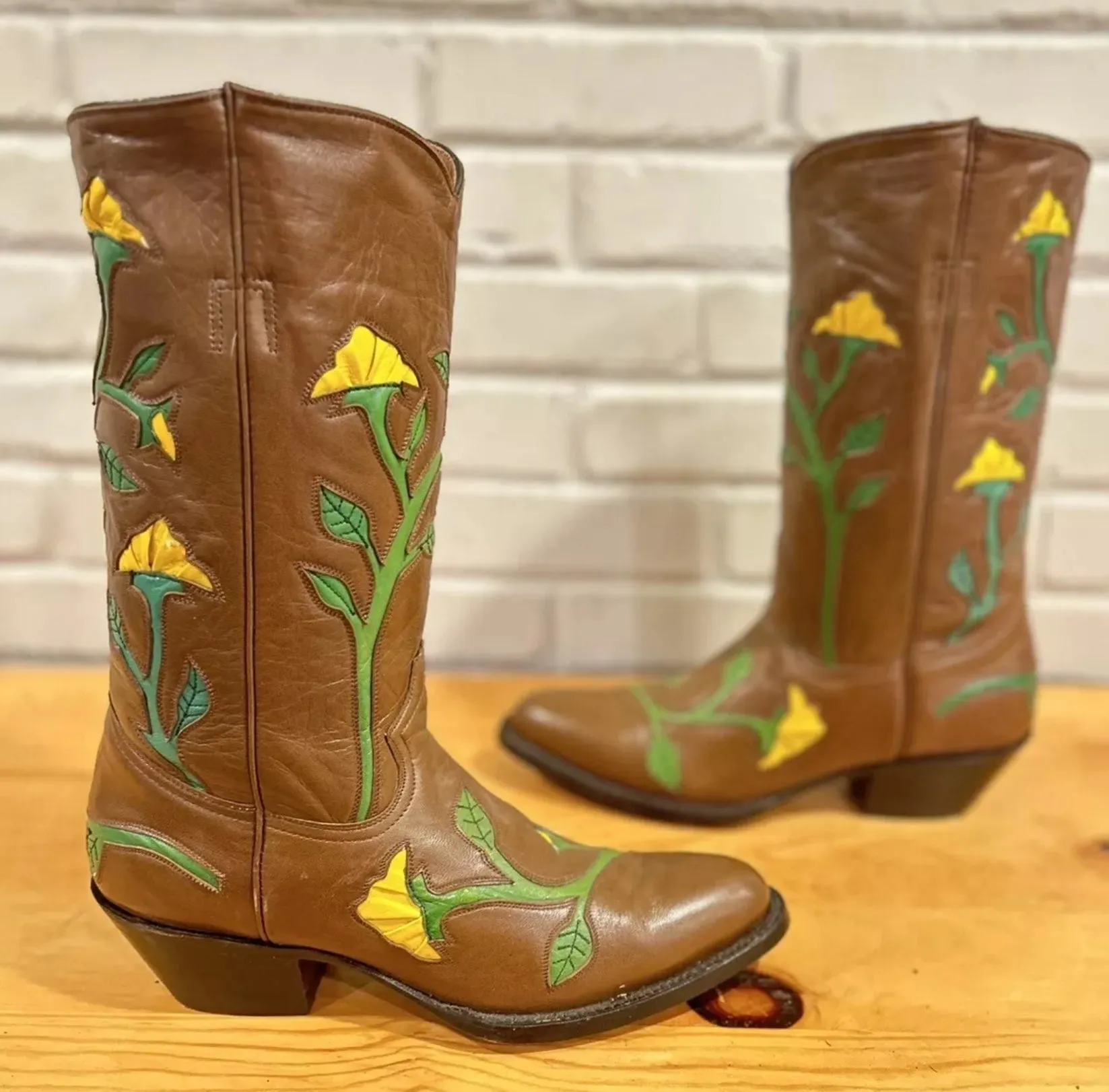 Inlaid Yellow Rose Boots Vintage New 7.5