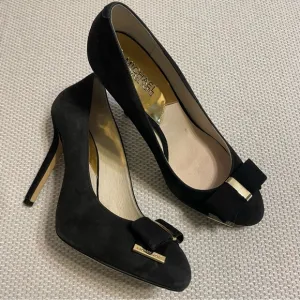 Michael Kors Suede Bow Heels Size 9