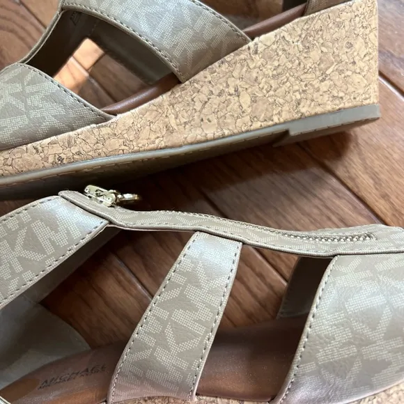 Michael Kors wedges Girls size 4