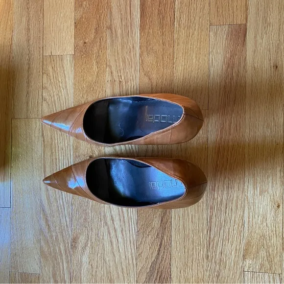 Moda Bobbi tan eel heels