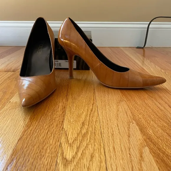 Moda Bobbi tan eel heels