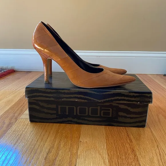 Moda Bobbi tan eel heels
