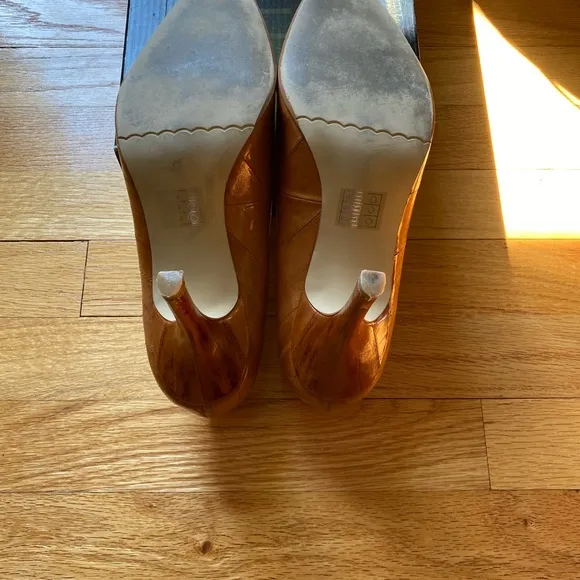 Moda Bobbi tan eel heels