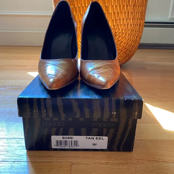 Moda Bobbi tan eel heels