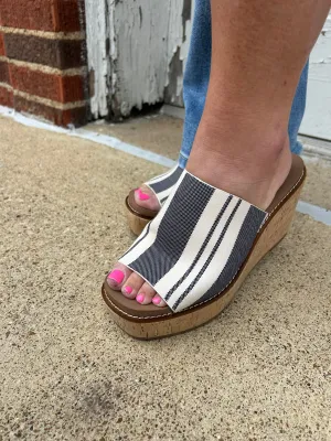 MugShot Wedges: Black Natural Striped