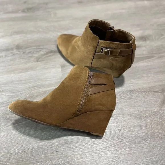 New Directions Faux Suede Trilly Wedge Ankle Boots Size 10 Women’s Brown / Tan