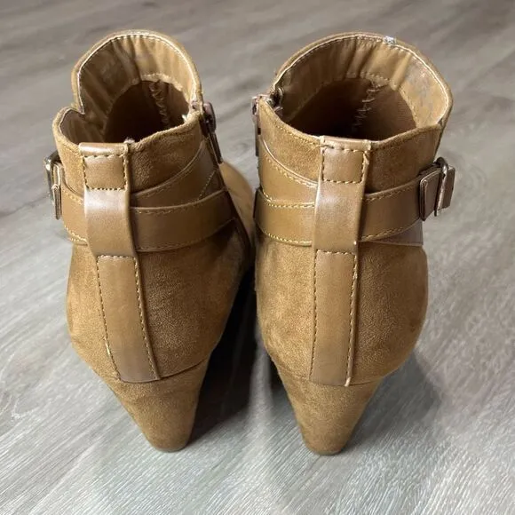 New Directions Faux Suede Trilly Wedge Ankle Boots Size 10 Women’s Brown / Tan
