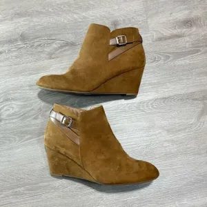 New Directions Faux Suede Trilly Wedge Ankle Boots Size 10 Women’s Brown / Tan