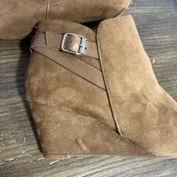 New Directions Faux Suede Trilly Wedge Ankle Boots Size 10 Women’s Brown / Tan