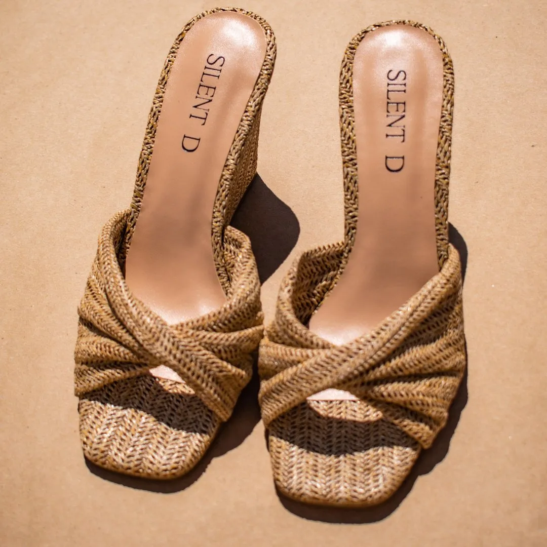 Silent D: Katia in Natural Raffia