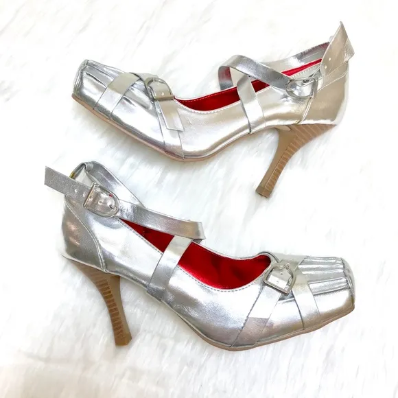SILVER SQUARE PUMPS