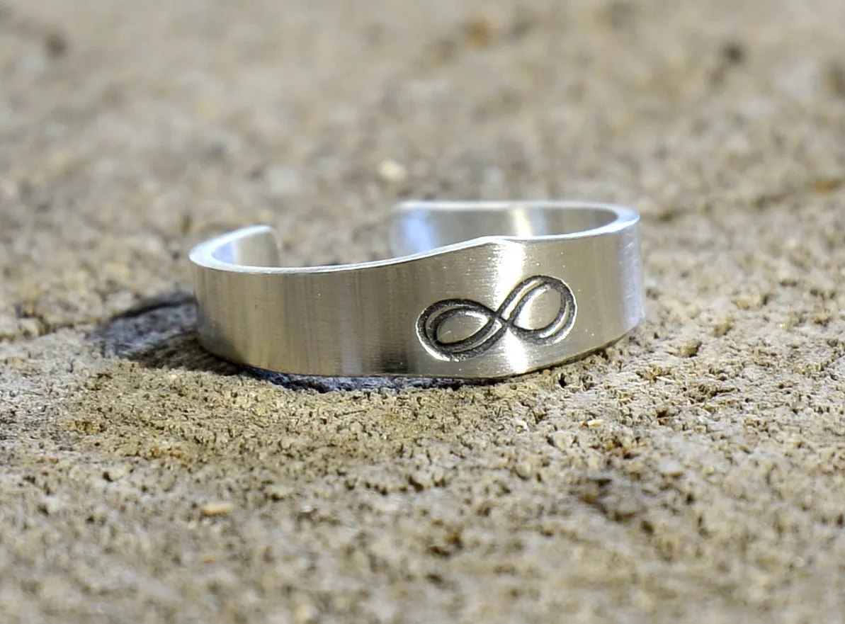 Sterling Silver Tapered Infinity Toe Ring