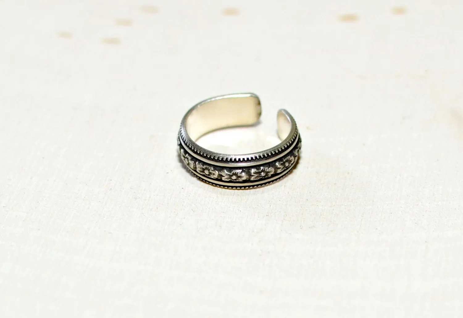 Sterling Silver Toe Ring with Hibiscus Flowers and Dark Patina