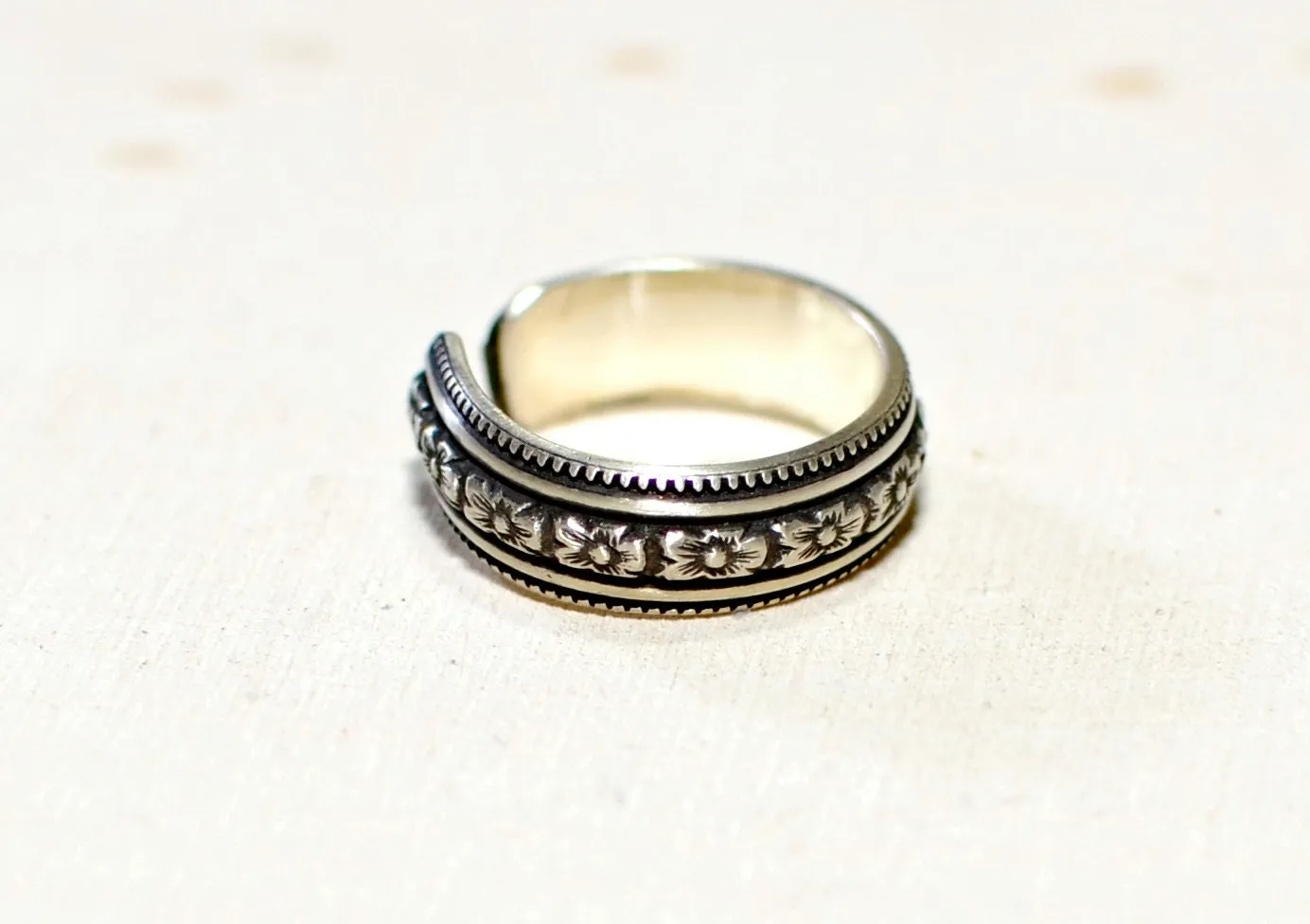 Sterling Silver Toe Ring with Hibiscus Flowers and Dark Patina