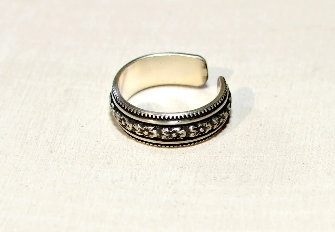 Sterling Silver Toe Ring with Hibiscus Flowers and Dark Patina