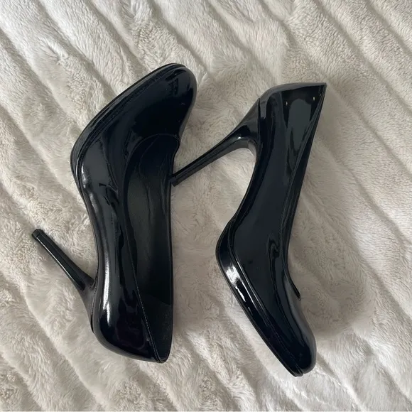 Stuart Weitzman Black Patent Leather Heels, Style: Rowin, Size: 8.5, EUC!