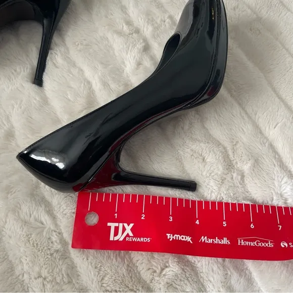 Stuart Weitzman Black Patent Leather Heels, Style: Rowin, Size: 8.5, EUC!