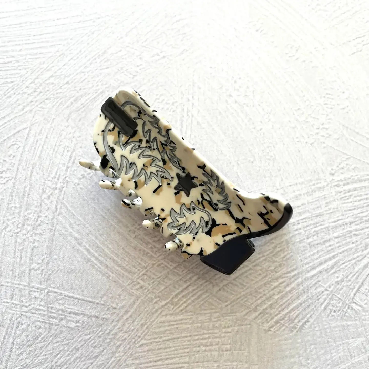 Tiepology - Eco Western Boots Hair Claw Clip (Cookies n Cream)