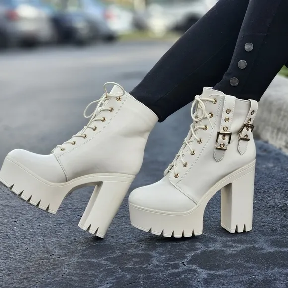 Women's Block Heel Lace Up Botties White Color