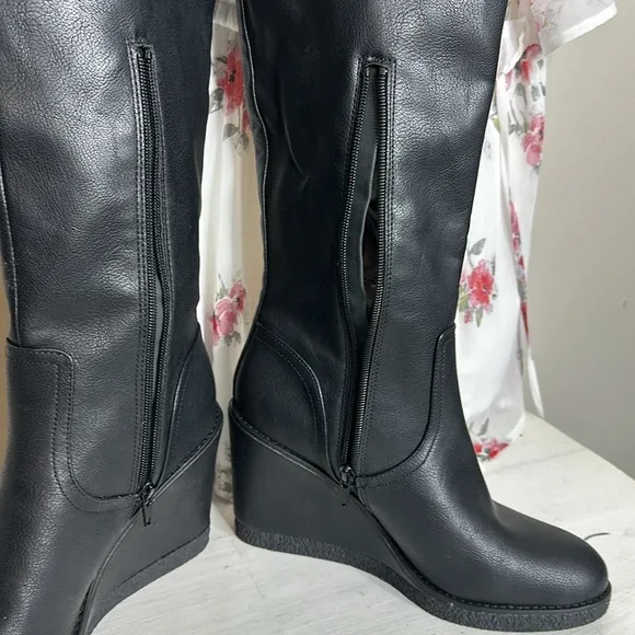 Zodiac Women's Iggy Wedge Knee High Boots size 10 NWOB