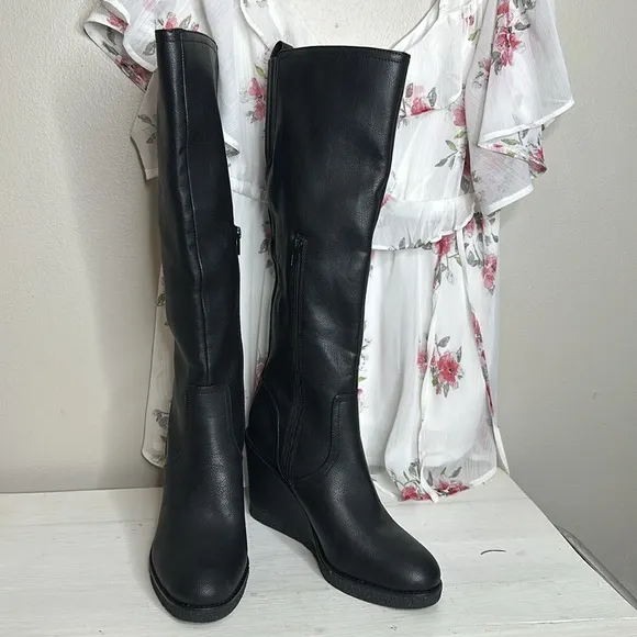 Zodiac Women's Iggy Wedge Knee High Boots size 10 NWOB